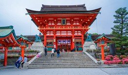 Exploring the magic of Japan's Fushimi Inari Shrine.